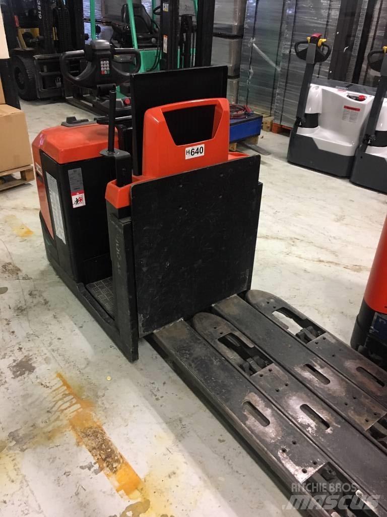BT OSE 250 P Low lift order picker