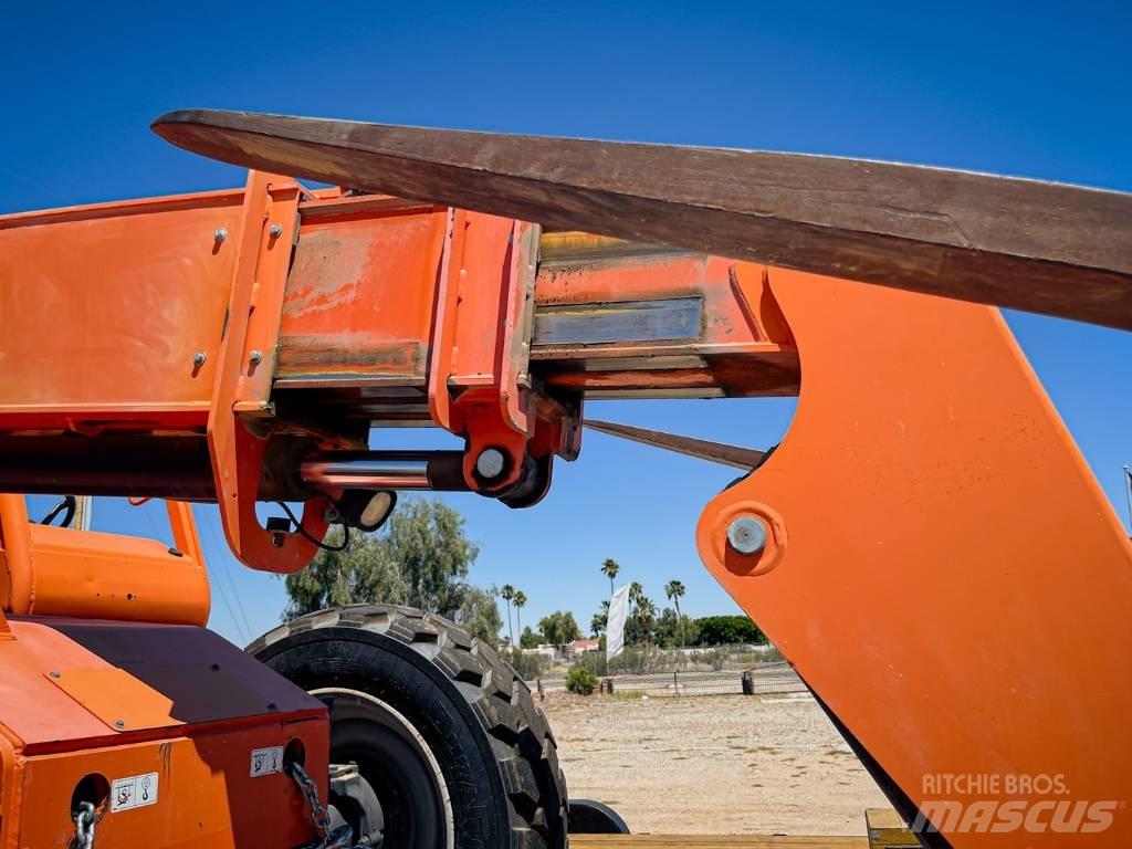 SkyTrak 6042 Telescopic handlers
