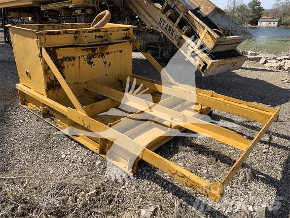 CAT 2285832 Buckets