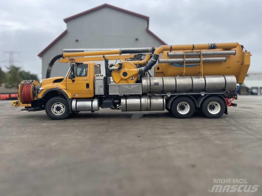 Vactor 2100 Plus Commercial vehicle