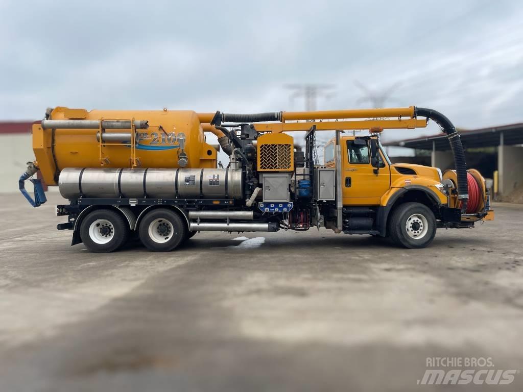 Vactor 2100 Plus Commercial vehicle