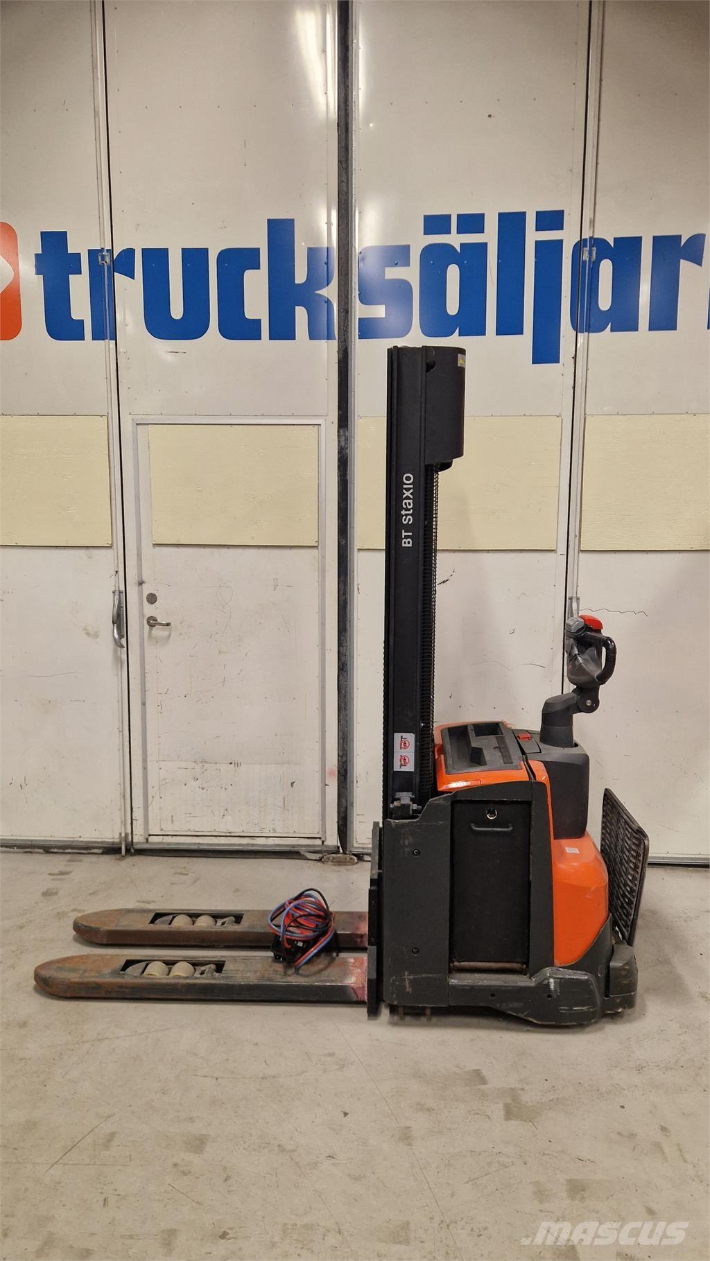 Toyota SWE120L Self propelled stackers