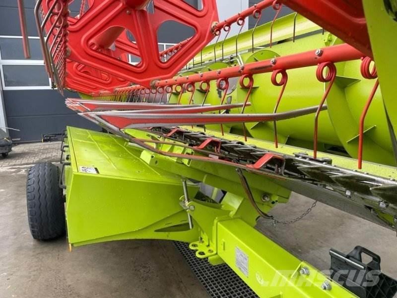 CLAAS Tucano 450 Combine harvesters