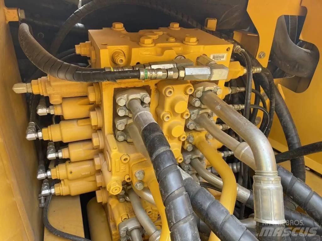 Komatsu PC200-8 Crawler excavators