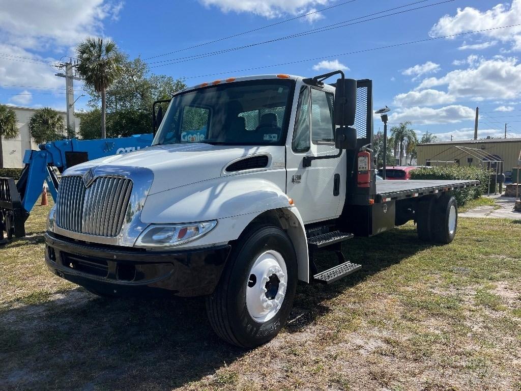 International 4200 Flatbed / Dropside trucks