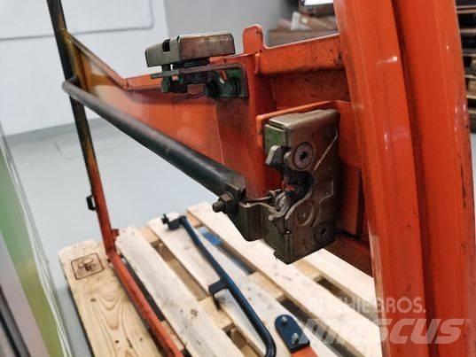 JLG 307 door Cabins and interior