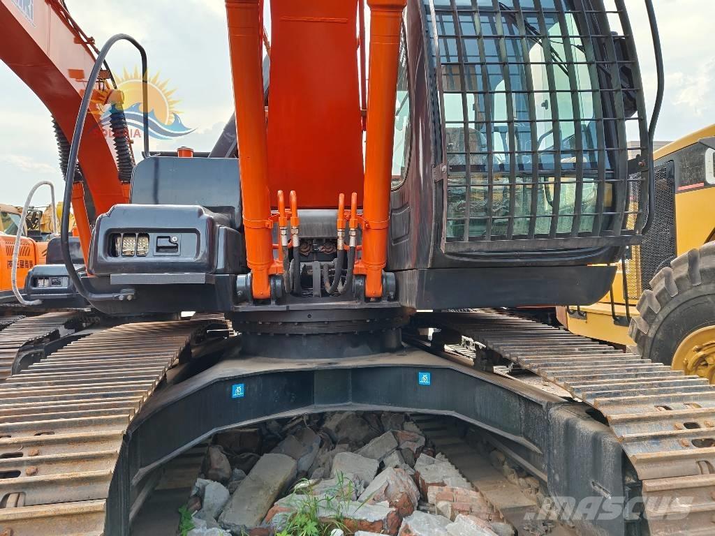 Hitachi ZX 200 Crawler excavators