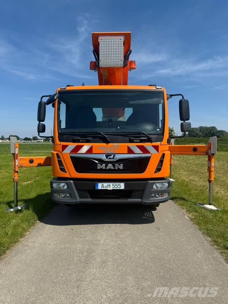 Palfinger P 300 KS Truck mounted platforms
