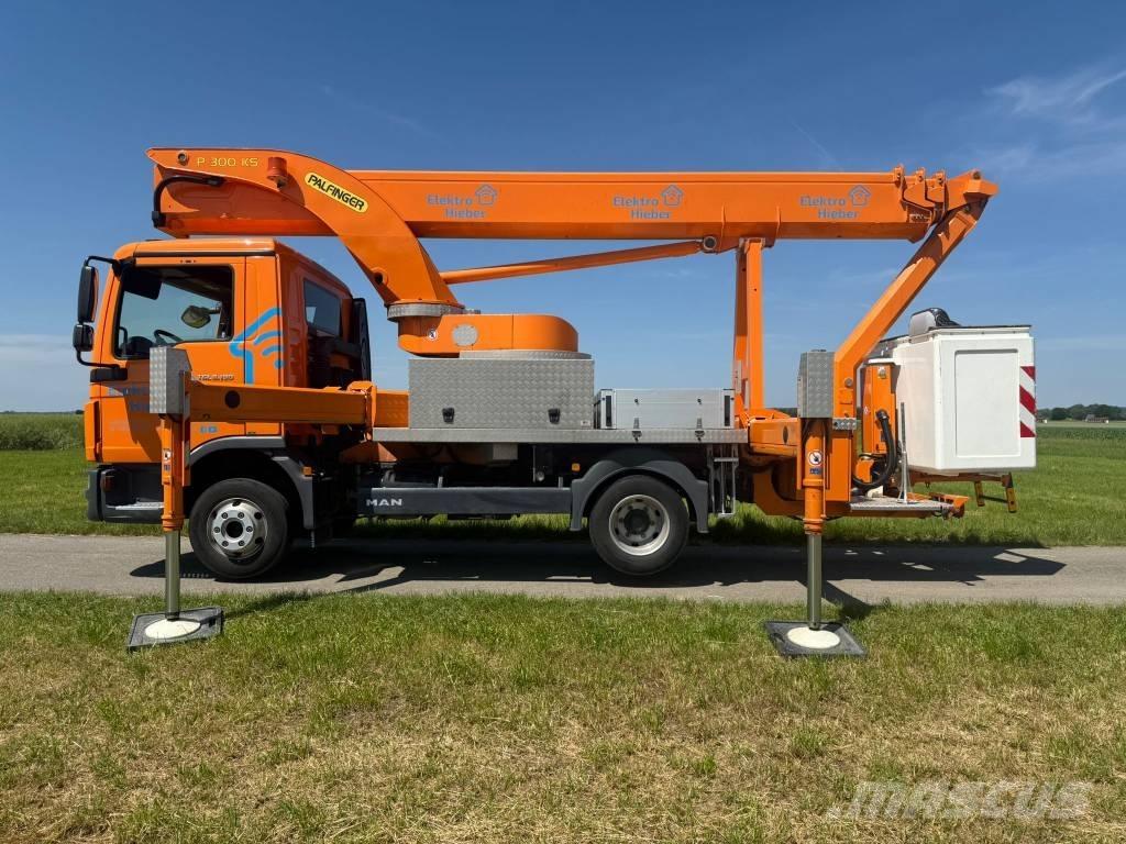 Palfinger P 300 KS Truck mounted platforms