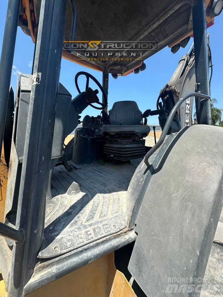DEERE 410J Backhoe