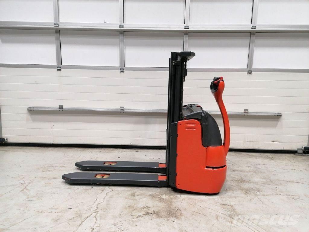 Linde L10 Pedestrian stacker