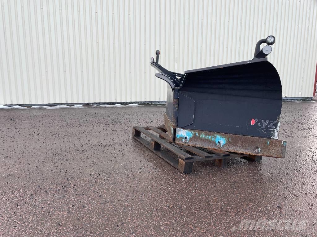 XYZ Vikplog 1750 Snow blades and plows