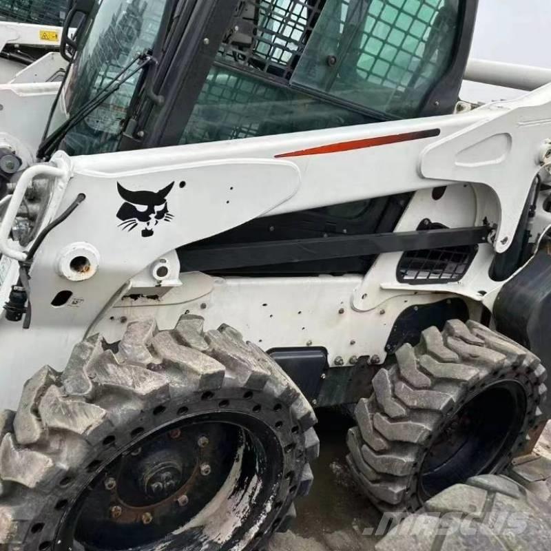 Bobcat S 750 Skid steer loaders