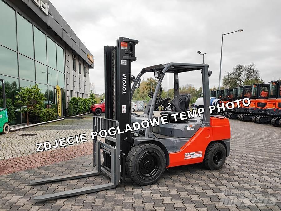Toyota 02-8FGJF35 LPG trucks