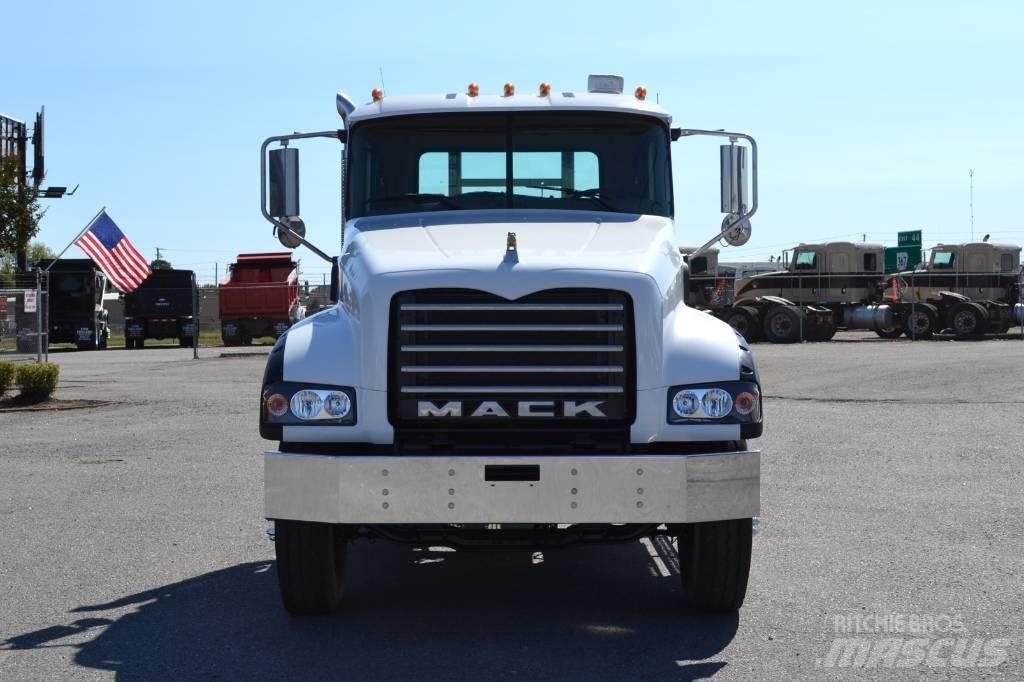 Mack Granite GU 713 Prime Movers
