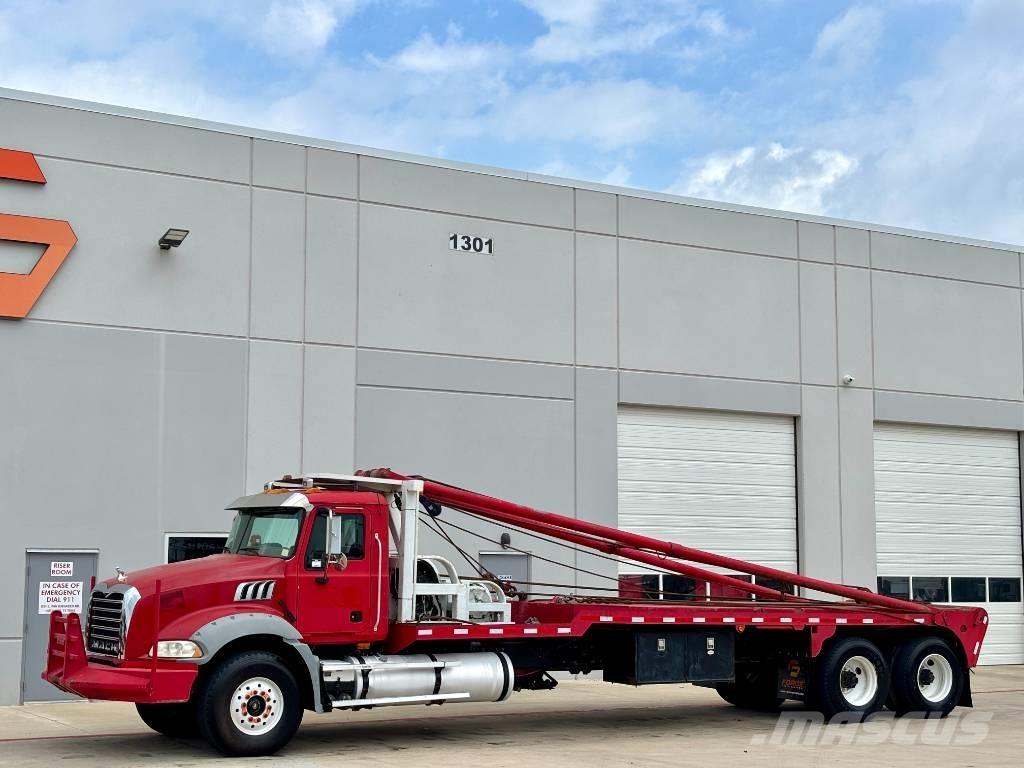 Mack GU813 Recovery vehicles