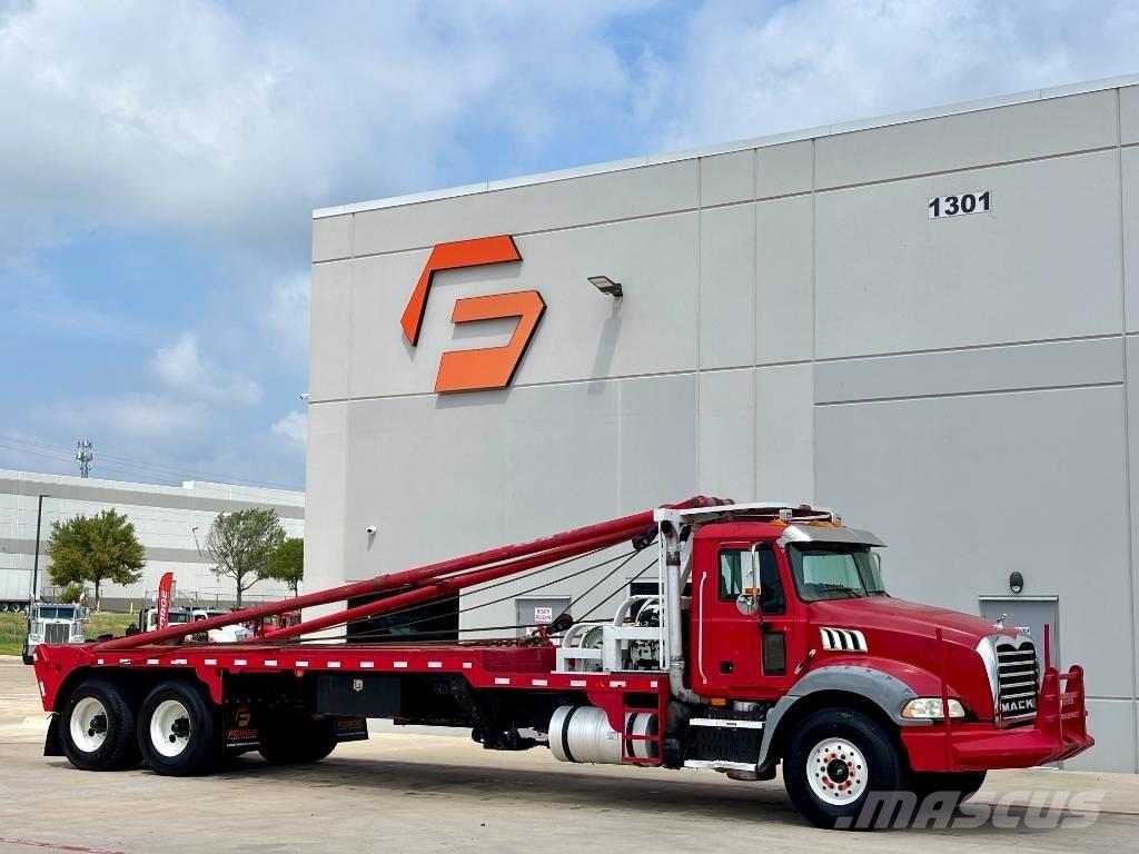 Mack GU813 Recovery vehicles