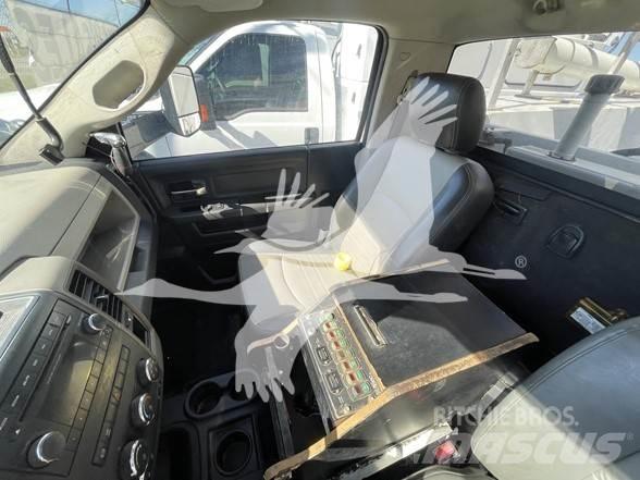 Altec AT37G Truck mounted platforms