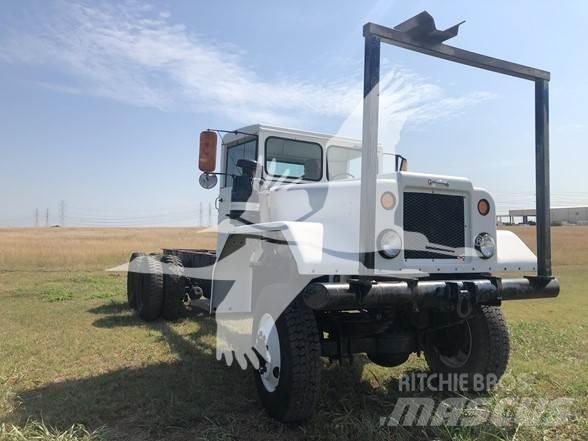 Diamond T M13 Chassis Cab trucks