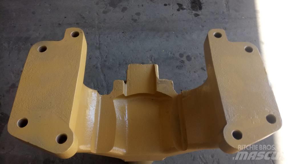 CAT 245 Chassis and suspension