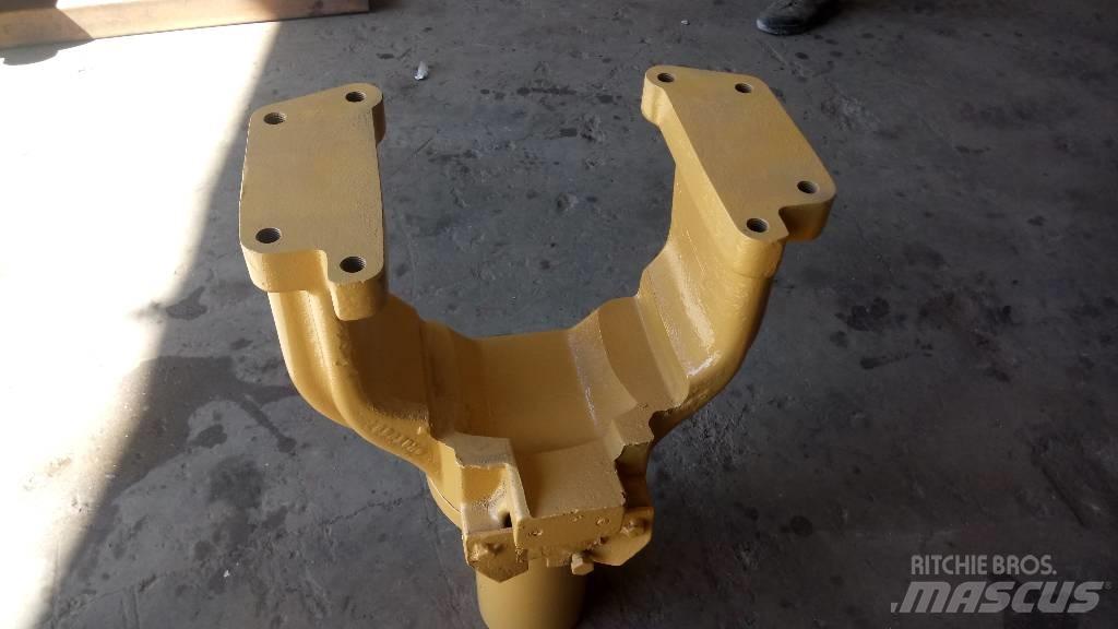 CAT 245 Chassis and suspension