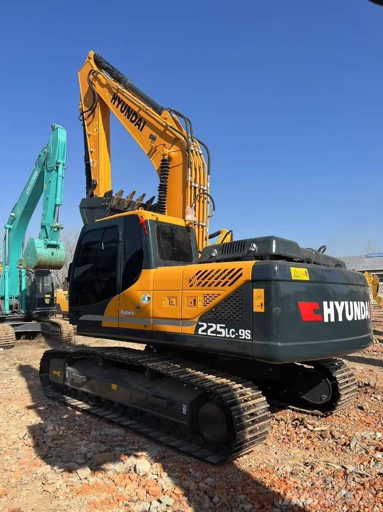 Hyundai 225-9 Crawler excavators