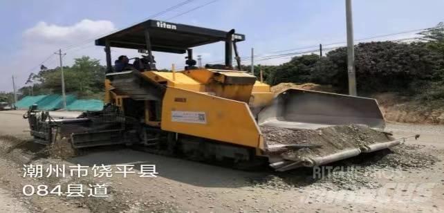 Volvo 8820 Asphalt pavers