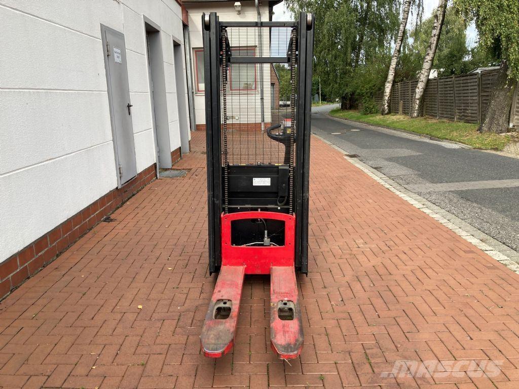 Hyster S 1.4 IL Pedestrian stacker
