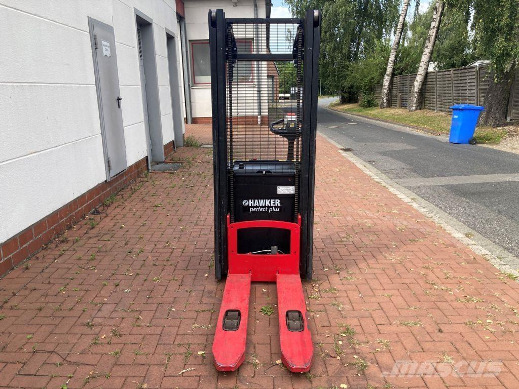 Hyster S 2.0 Pedestrian stacker