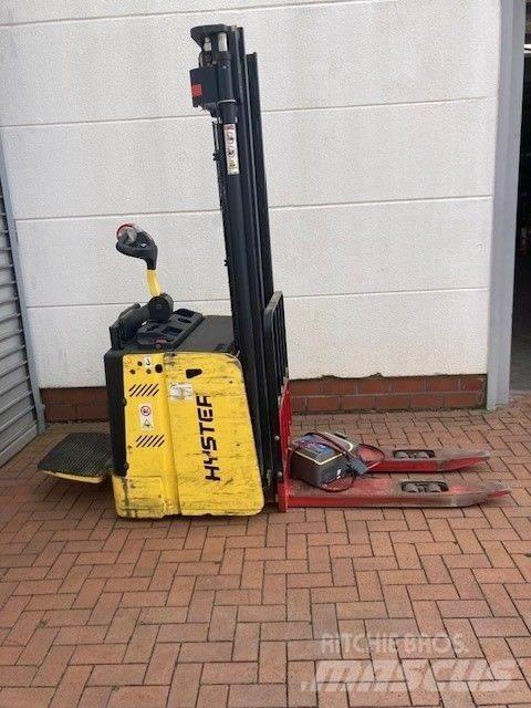 Hyster S1.5S Pedestrian stacker