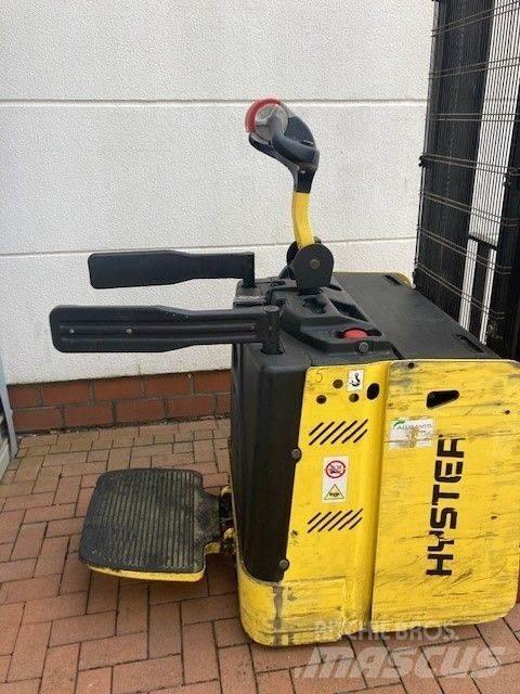 Hyster S1.5S Pedestrian stacker