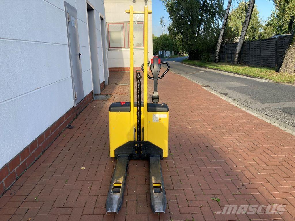 Hyster SC 1.0 Pedestrian stacker