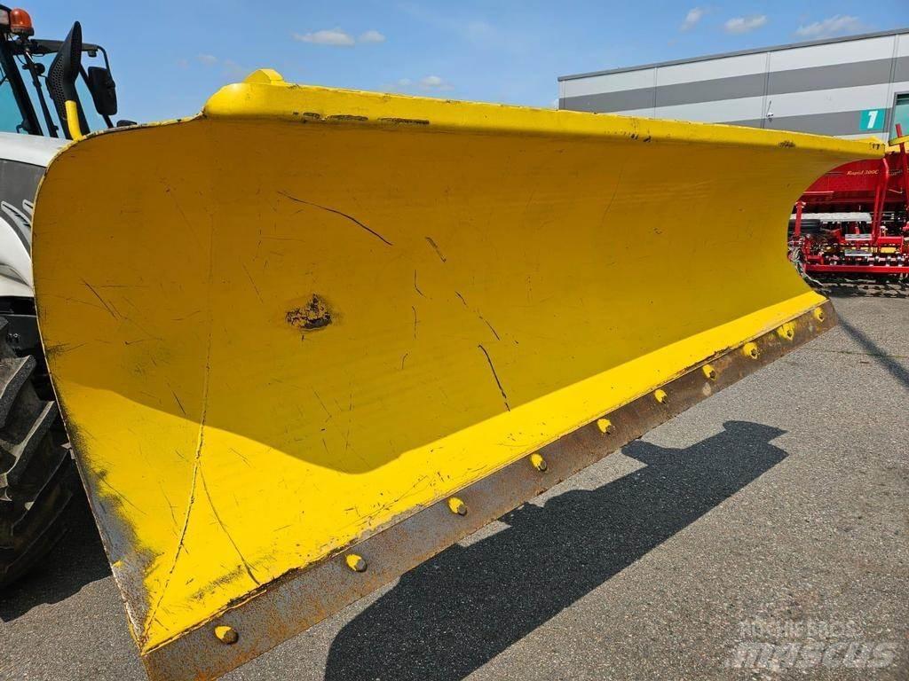  3000 Snow blades and plows