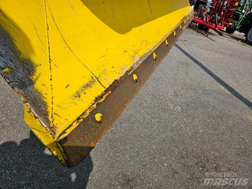  3000 Snow blades and plows