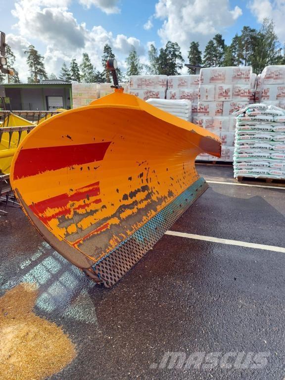  AA360 Snow blades and plows