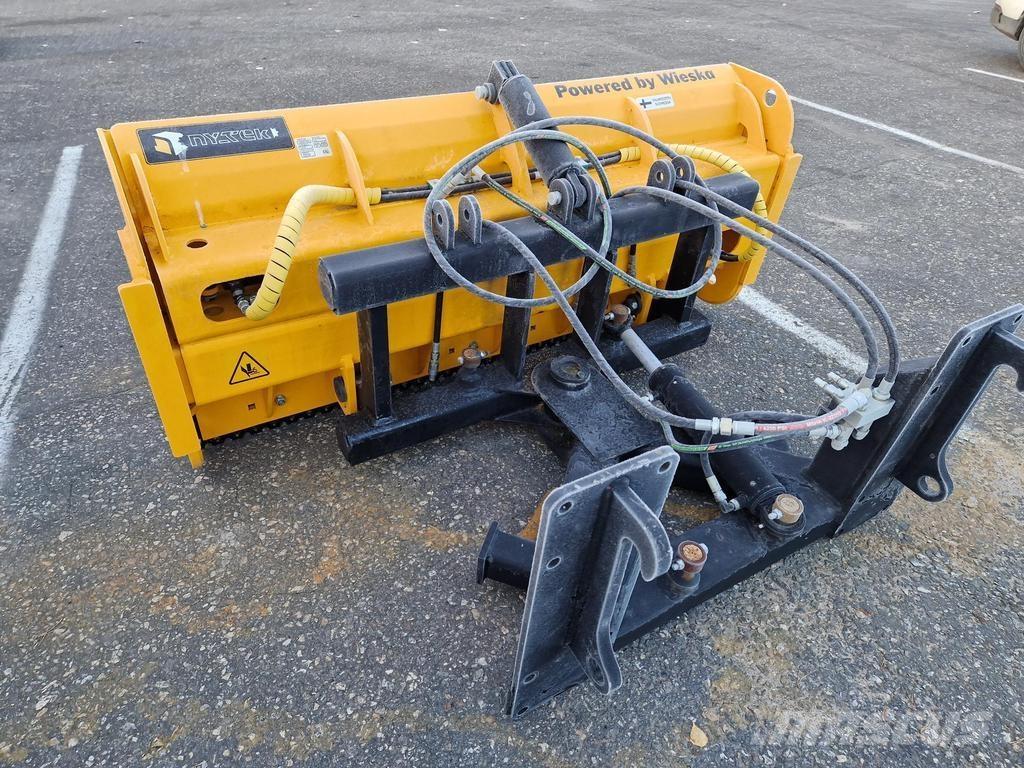  ZOOM AURA Snow blades and plows