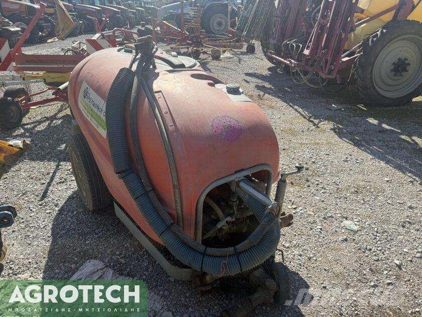  800 λίτρα Tractors