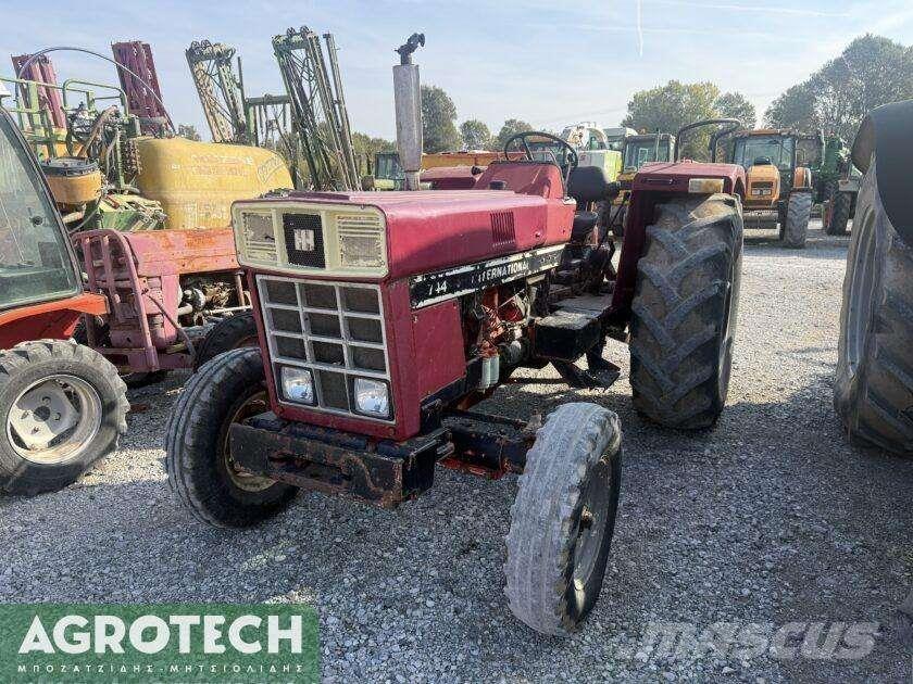 International 724 Tractors