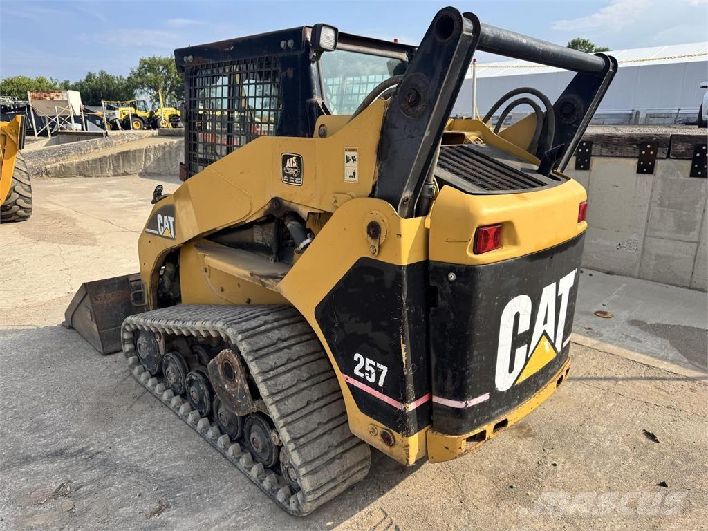 CAT 257 Skid steer loaders
