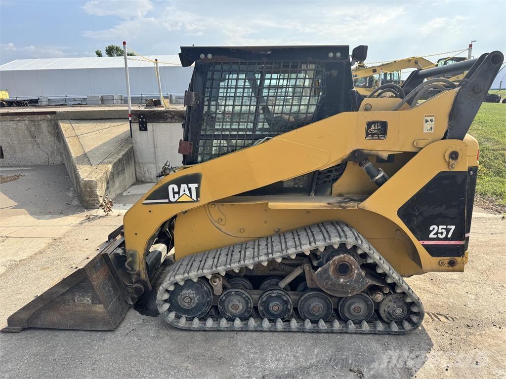 CAT 257 Skid steer loaders