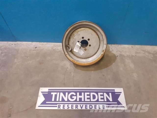  15 6LBx15 Tyres, wheels and rims