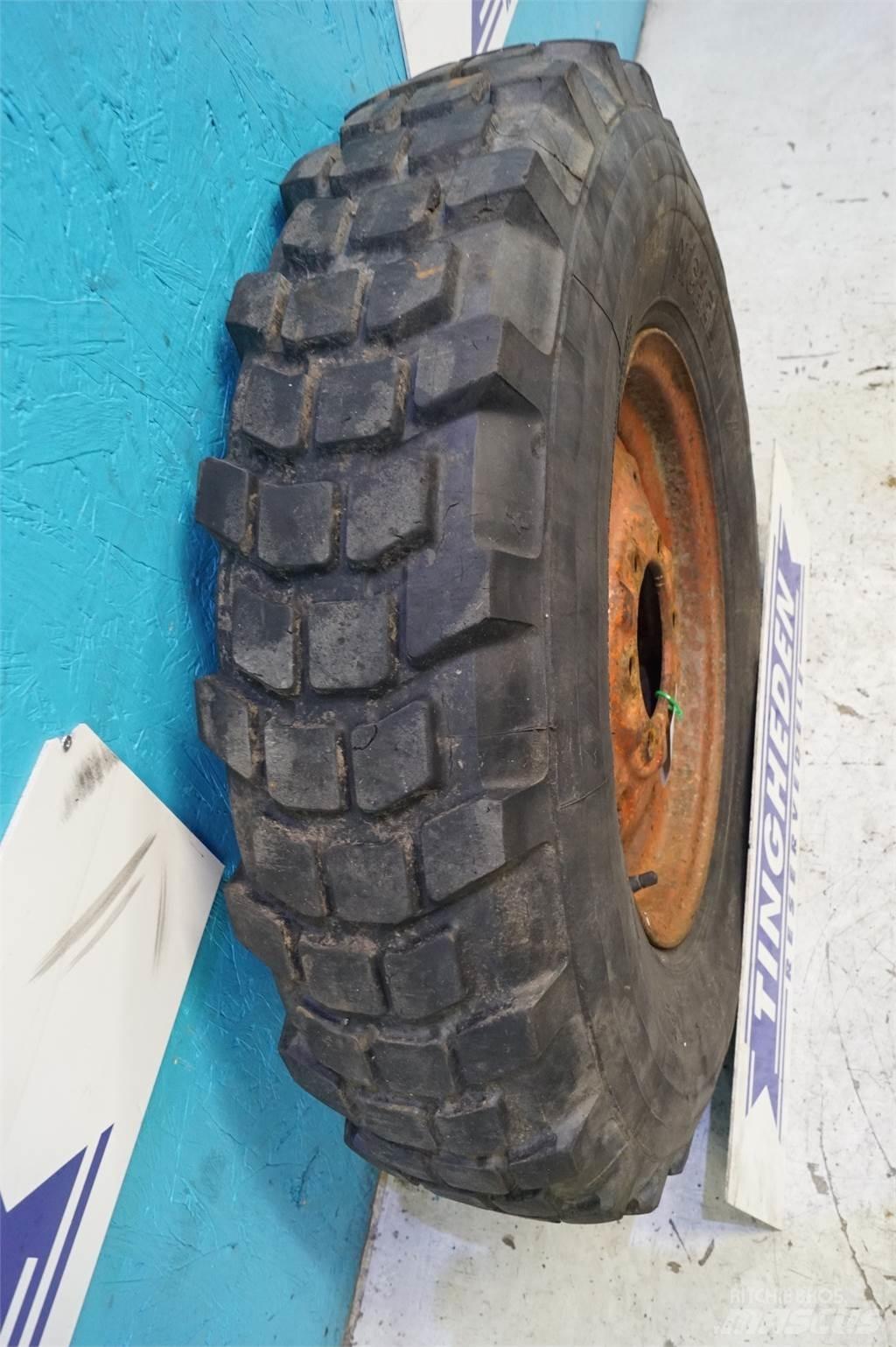  16 7.50R16 Tyres, wheels and rims