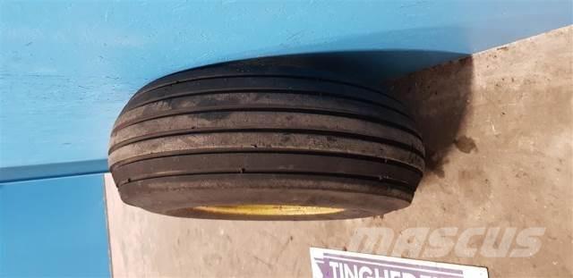 17 13.5/75-17 Tyres, wheels and rims