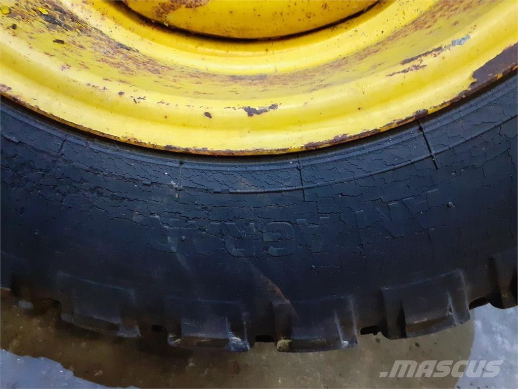  18 10.5-18 Tyres, wheels and rims