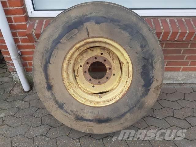  18 12.5/80-18 Tyres, wheels and rims