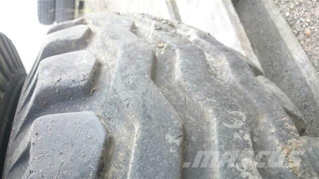  18 12.5/80-18 Tyres, wheels and rims
