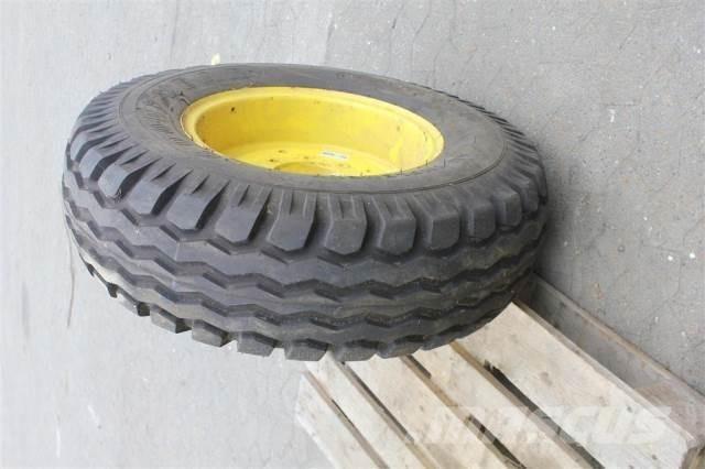  18 12.5/80-18 Tyres, wheels and rims