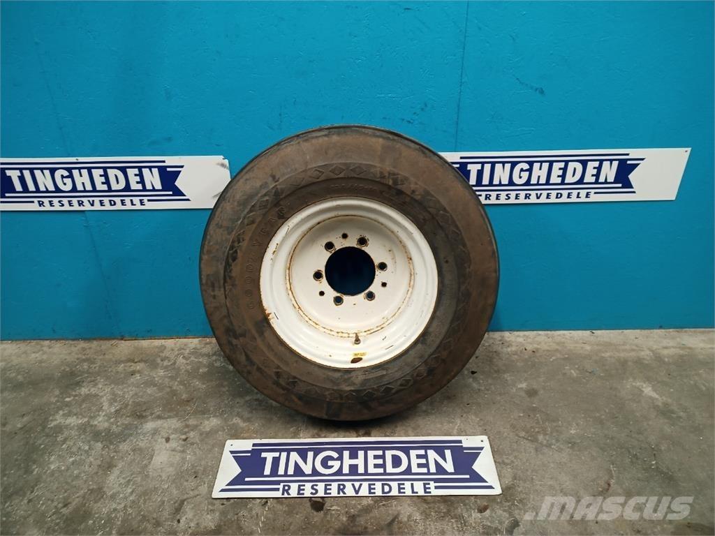  18 13.0/65-18 Tyres, wheels and rims