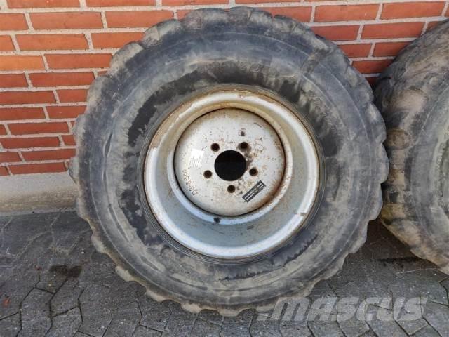  18 365/70R18 Tyres, wheels and rims