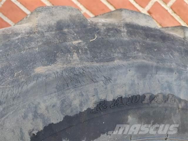  18 365/70R18 Tyres, wheels and rims